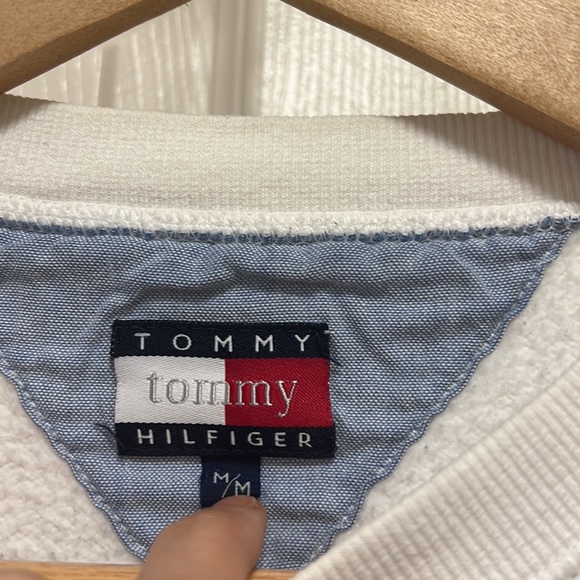 Vintage style Tommy Hilfiger crewneck sweatshirt - Picture 2 of 3